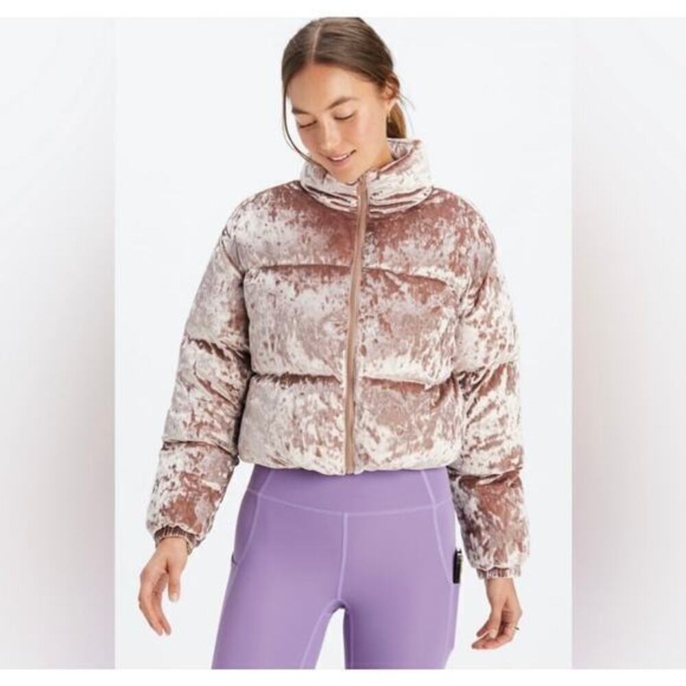 Fabletics Wander Crushed
Velour Cropped Puffer Jacket Medium - Picture 1 of 9